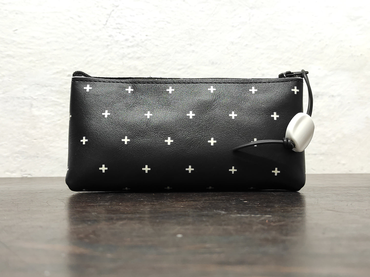 Zip Pochette IBIZA Nero con Croci Bianche